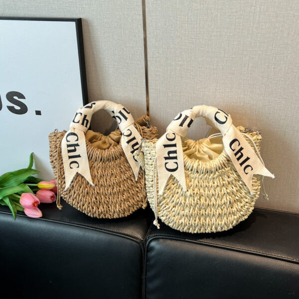Fashion handbag, messenger bag, woven beach bag, scratch-resistant and wear-resistant material, suitable for shopping, dating, commuting, elegant and simple women's tote bag with letter scarf decoration