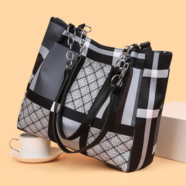 Rhombus plaid tote bag fashion chain atmospheric commuter bag women cheap single shoulder armpit big bag