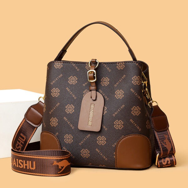 Women's bag 2025 new simple and fashionable large-capacity retro printing shoulder messenger bag bucket bag