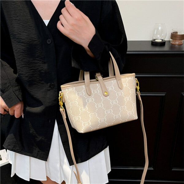 Tote bag large capacity women commute advanced sense versatile shoulder handbag European beautiful women bags